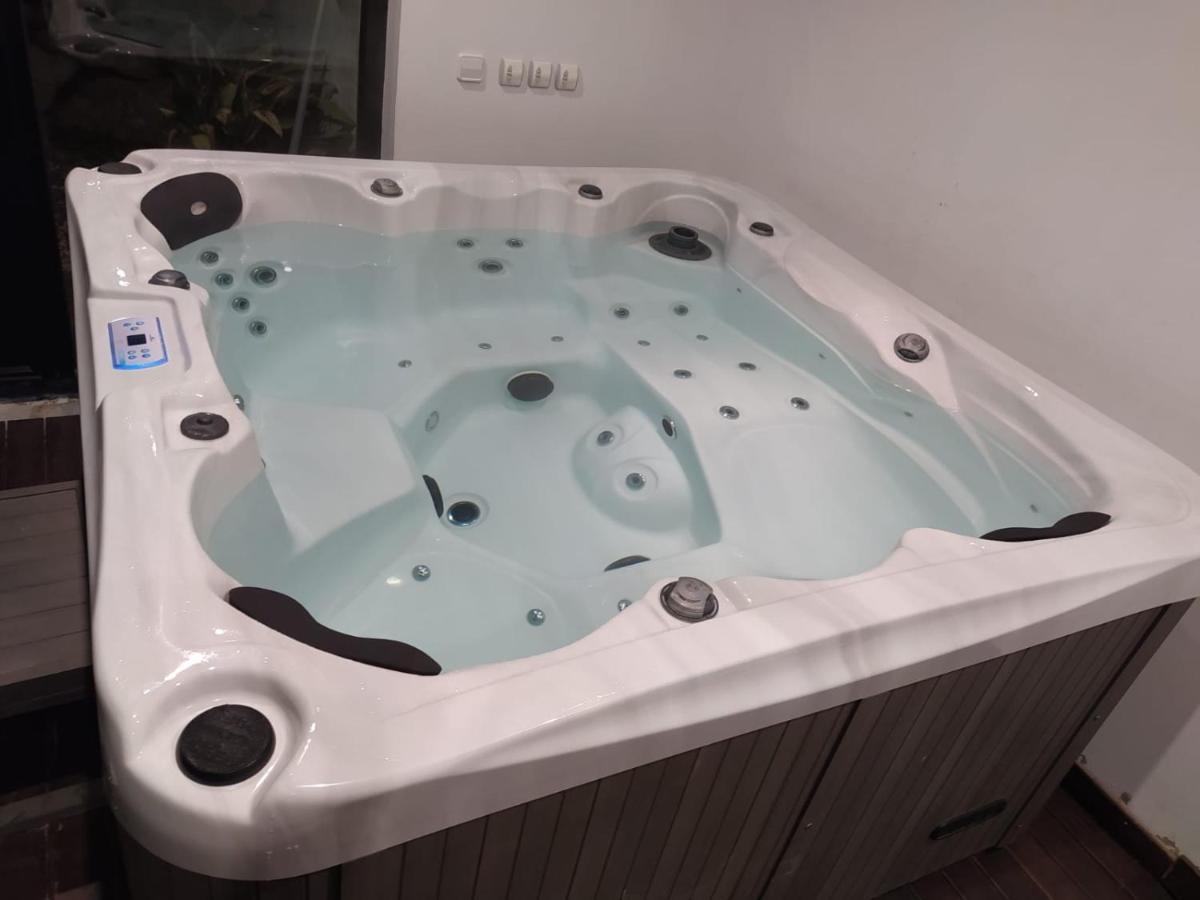 巴尔罗马内斯Casa Ceca De La Playa Y Barcelona, Con Piscina Climatizada Y Jacuzzi别墅 外观 照片